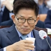 김문수 ‘윤건영 종북’ 발언에 파행 거듭한 환노위 국감