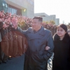 김정은, 둘째딸 또 대동… ICBM 공로자와 기념사진… 호칭 ‘존귀하신 자제분’ 통치자 가족 권위 보여주기