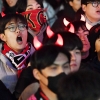 “졌잘싸” “고맙다 선수들”···뜨거운 겨울밤 월드컵 마지막 함성으로 물들인 시민들
