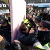 민주당사 점거한 민주노총… 경찰, 관계자 2명 연행