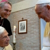 “베네딕토 16세 건강 악화, 기도해달라” 프란치스코 교황 병문안