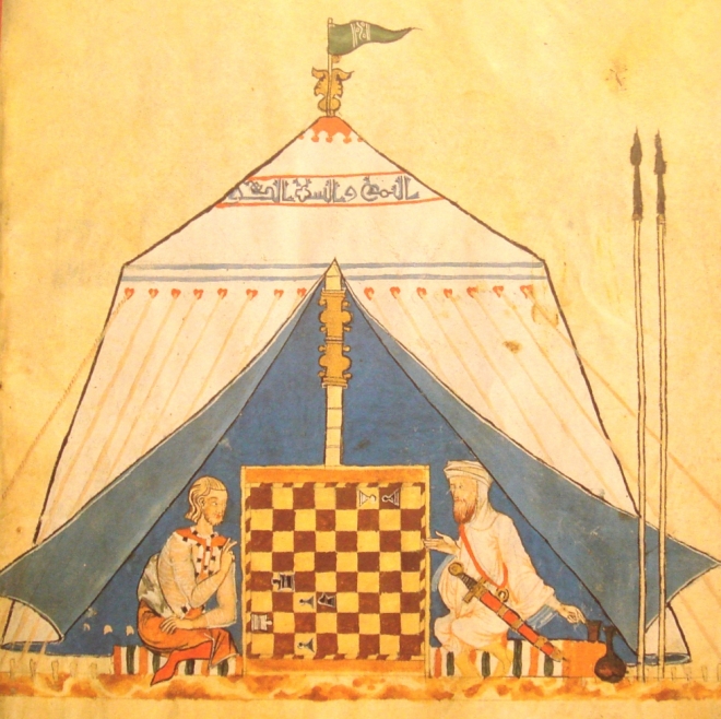 체스를 두고 있는 그리스도교인과 무슬림을 그린 13세기의 작품. 당시는 십자군전쟁 시기였으나 교류와 공존은 두 문명 간의 일상적인 모습이었다. 위키피디아 제공