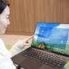 ‘필름 없이 터치’ 노트북용 OLED… 삼성디플, 세계 첫 개발
