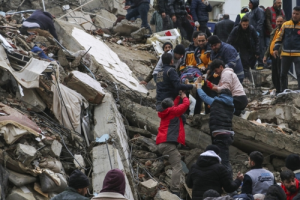 월요일 새벽 4시 집이 무너져내렸다…튀르키예 덮친 사상 최악 지진