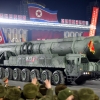[포토] 북한 열병식의 ‘고체 ICBM’ 추정 신형 미사일