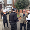 “태영호처럼 탈출하라”에 항의한 북한 대사, 영국 경찰 제지당해