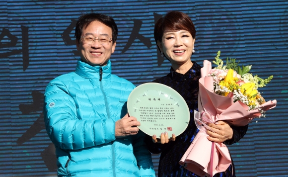 ‘성은 김이요’ 가수 문희옥 강진군 홍보대사 위촉