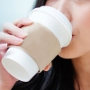 “커피 일회용 잔으로만 마시면 미세플라스틱 연간 2600개 노출”