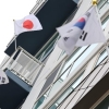 “쪽바리, 일본 가라”vs“고소했다”…‘일장기’ 격렬 충돌, 경찰 수사착수