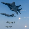 한미 올 첫 쌍매훈련 … F15K 기만전술 ‘광탄’ 발사