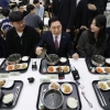 ‘MZ 공략’ 김기현… 천원 학식 먹으며 “정부 지원 확대할 것”