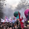 프랑스 연금개혁 반대 격렬 시위… 마크롱 “노조와 대화”