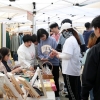 ‘벚꽃 만개’ 옛 도청사 경기기회마켓 행사 성황