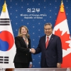 한·캐나다 외교장관 “비밀정보보호협정 협상 개시”
