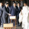일본 의원 90명 야스쿠니 신사 참배 … “침략 전쟁 미화 멈춰”