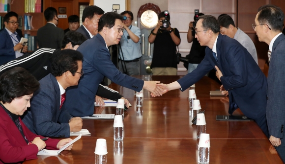 與 선관위 항의 방문…野 “선관위 장악 시도” 반발