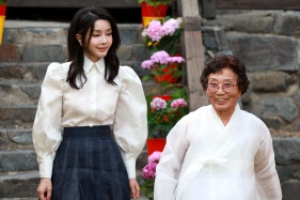 김건희 여사, 한산모시문화제 개막식 참석