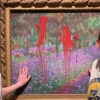 123년된 모네 작품에 붉은 페인트 ‘쓱~’ 기후활동가 체포