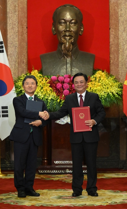 한·베트남 융합의 ‘김치 반미’… K푸드, 뜨거운 한류 선봉장 되다