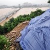 “폭우는 ‘금강’을 강타했다”…강 주변 “무너지고 잠기고”