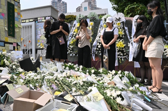 학부모의 ‘직접통화’ 막는다…수사중 교사도 변호사비 지원