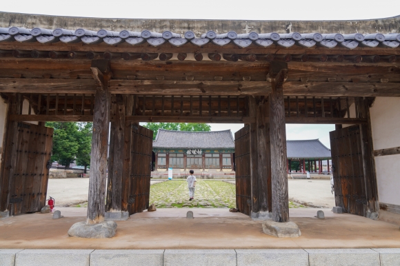 겹겹이 쌓인 시간의 골목길 쉬..엄....쉬...엄[권다현의 童行(동행)]