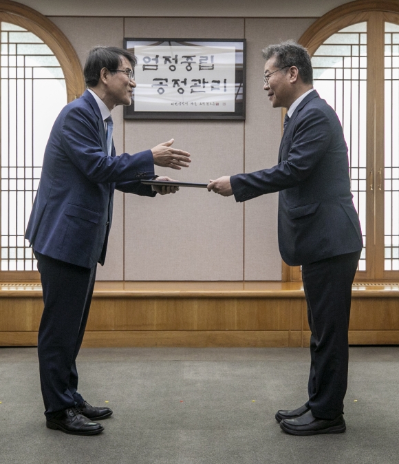 선관위, 신임 사무총장에 ‘尹 대학동기’ 김용빈 사무총장 임용