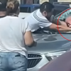 폭염 속 차 안에 갇힌 美아기…아빠는 유리창 깼다(영상)