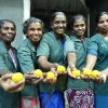 생활하수 수거하던 인도 여성 11명 15억 복권 당첨, 콩 한 조각도 나눈 둘