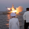 [포토] 김정은, 해군 함대 시찰·순항미사일 발사훈련 참관