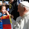 [포토] 프란치스코 교황, 몽골 어린이와 작별 인사