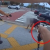 테이저건 대신 권총 들었다…20초만에 흉기男 제압한 경찰 영상 ‘화제’