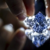 전쟁통에도…크리스티 경매에서 희귀 블루다이아몬드 571억원에 팔려