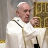 교황청 “트랜스젠더도 세례받을 수 있다”