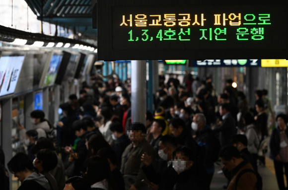 서울 지하철 이틀간 경고 파업…“출근길은 정상운행” [포토多이슈]