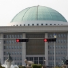 국회의원 선거 다가오자 또 시작된 ‘출판의 계절’