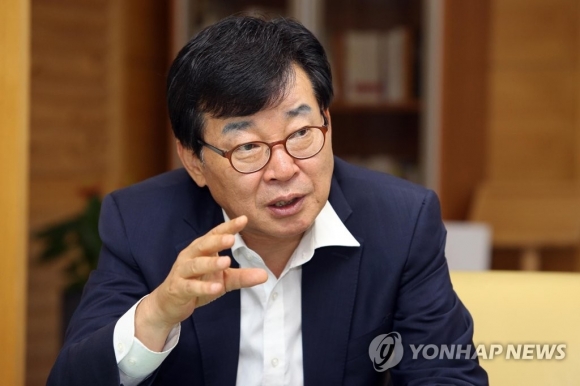 경찰, ‘계좌번호 청첩장’ 돌린 장흥군수 재수사