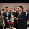 [서울포토] 기부.나눔 단체들과 환담하는 윤석열 대통령