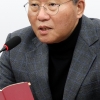 與 “文 정부 ‘공무원 월북몰이’ 반인권적·야만적 폭력”
