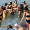 [포토] “덥다 더워”… 물놀이 즐기는 호주 피서객들