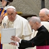 교황 ‘동성 커플 축복’ 승인… 가톨릭 금기 깼다