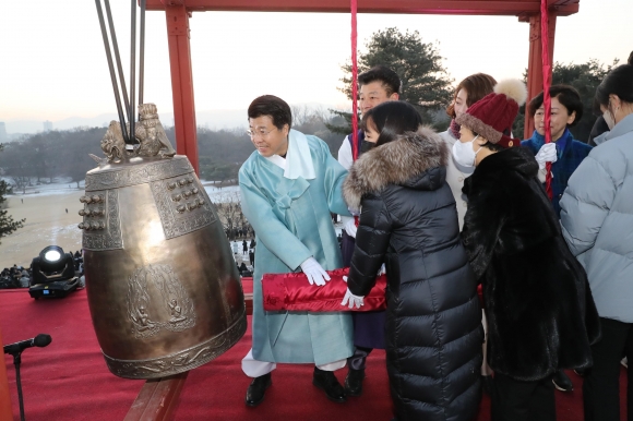 힘차게 비상하는 청룡과 함께…송파구, 올림픽공원 새해맞이 행사