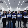 민주 “피의자 신상공개 재심의 요청” 국힘 “비이성적 음모론”