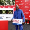 마라톤 1시간대 눈앞 세계기록 보유자, 교통사고로 사망