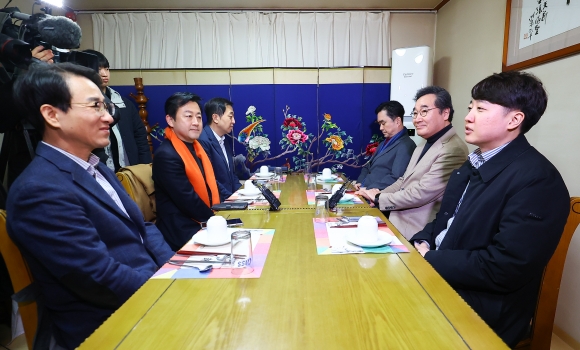 개혁신당 ‘설 깜짝 빅텐트’…화합·새 인물, 성패 가른다