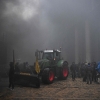 유럽 농민들, EU본부 앞서 격렬 시위