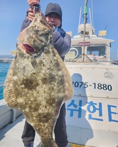 “묵직한 것이 느껴져”… 끌어올렸더니 1m 초대형 광어