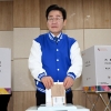이재명, 대전 KAIST 학생들과 사전 투표…“R&D 예산 삭감, 尹정권 무지”