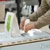 경기 고양서 투표함 봉인 훼손한 60대 여성 체포
