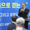 이명박 “상대를 꺽으려는 한국 사회… 분열보며 걱정”